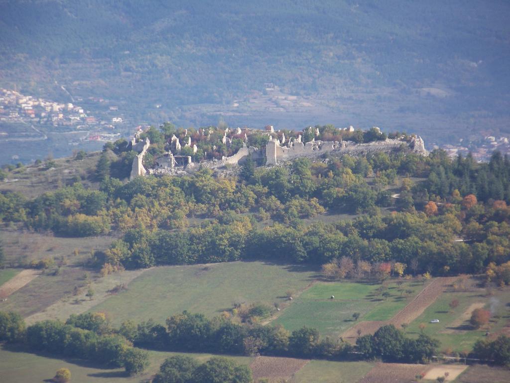 Отель La Radice Paganica Экстерьер фото